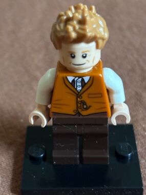 LEGO HP Fantastic Beasts "Newt Scamander - Dark Orange Vest" hp 165 LIKE NEW!